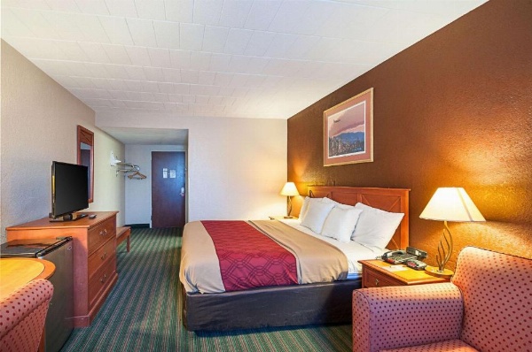 Quality Inn Near Pimlico Racetrack image 9